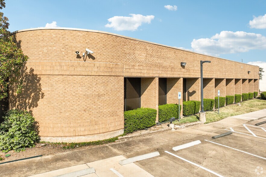 9250 Amberton Pky, Dallas, TX à louer - Photo de l’immeuble – Image 1 sur 8