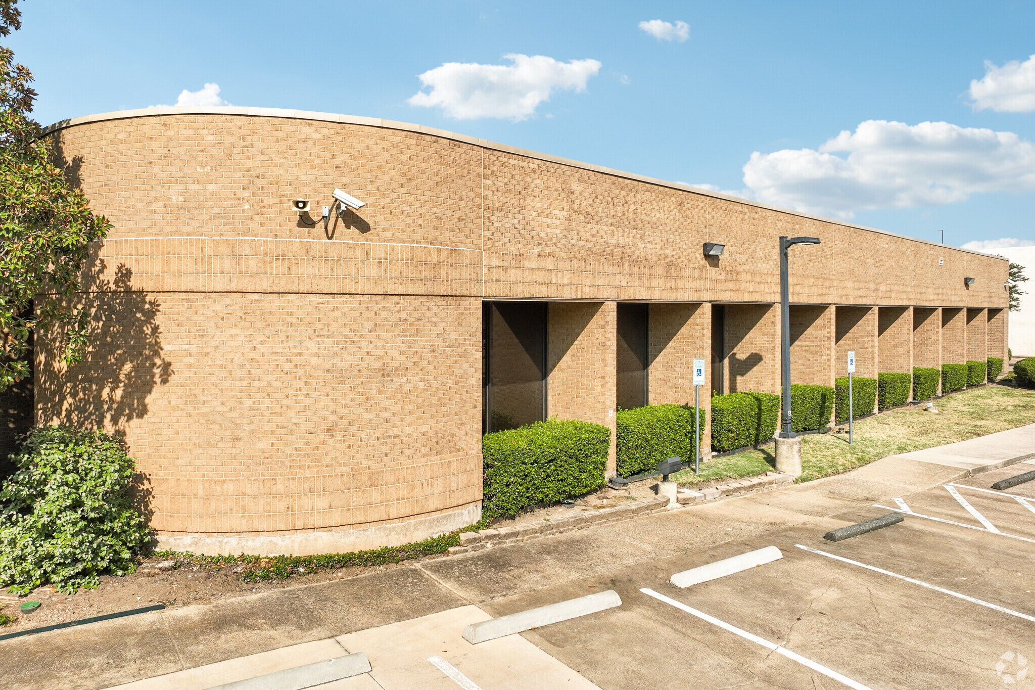 9250 Amberton Pky, Dallas, TX à louer Photo de l’immeuble– Image 1 sur 10