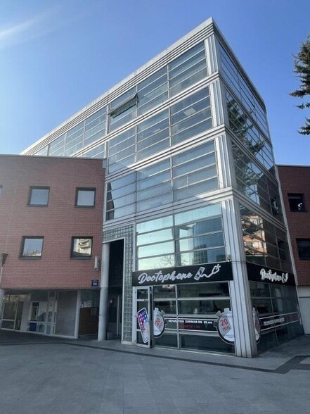 38 Cours Blaise Pascal, Évry-Courcouronnes à louer - Photo de l’immeuble – Image 1 sur 6