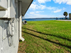 1331 S Harbor City Blvd, Melbourne, FL à louer Photo intérieure– Image 2 sur 21