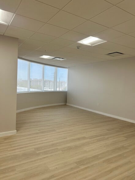 500 N Dixie Hwy, Hallandale Beach, FL à louer - Photo intérieure – Image 2 sur 16