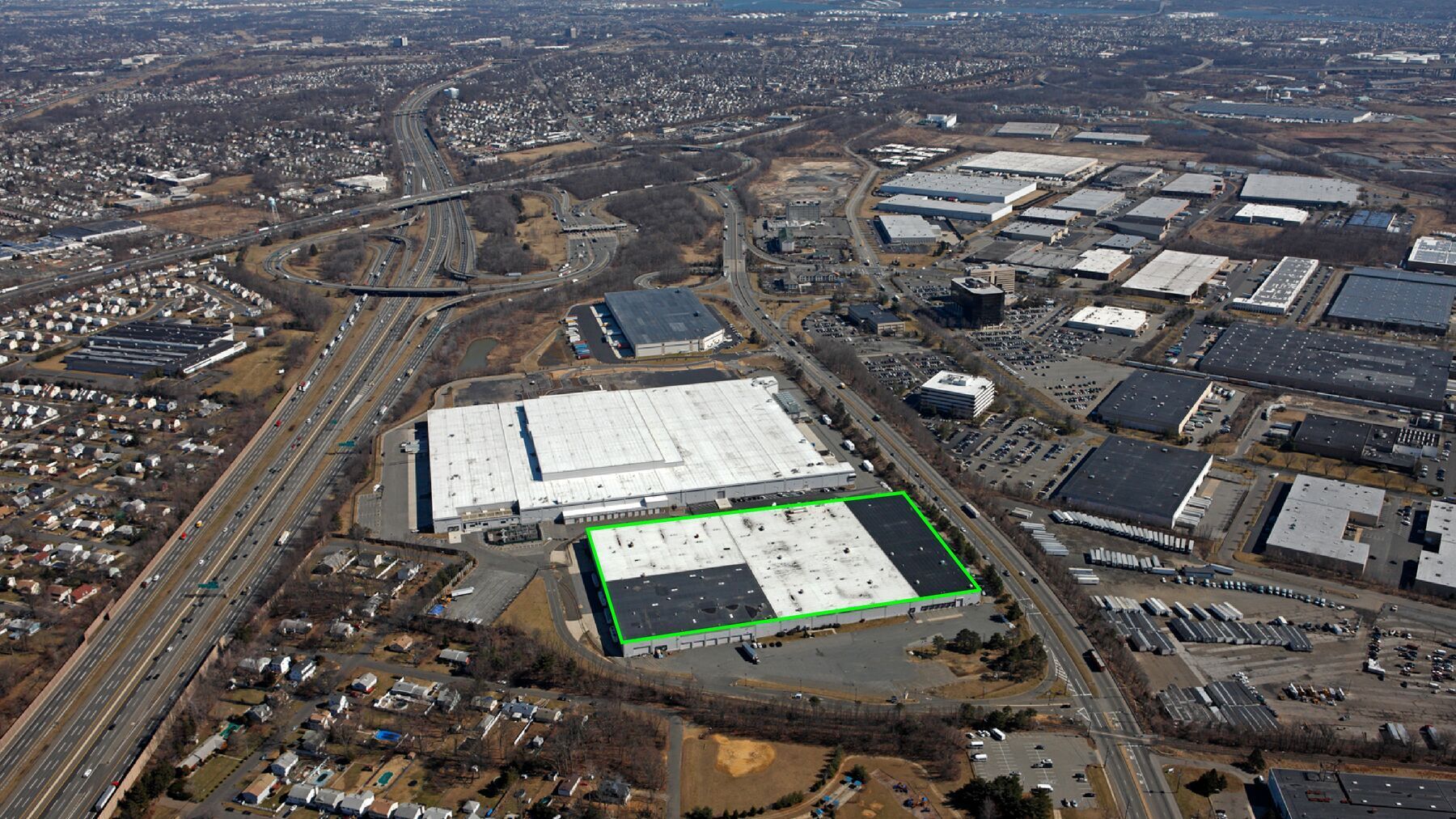 3001 Woodbridge Ave, Edison, NJ à louer Photo de l’immeuble– Image 1 sur 3
