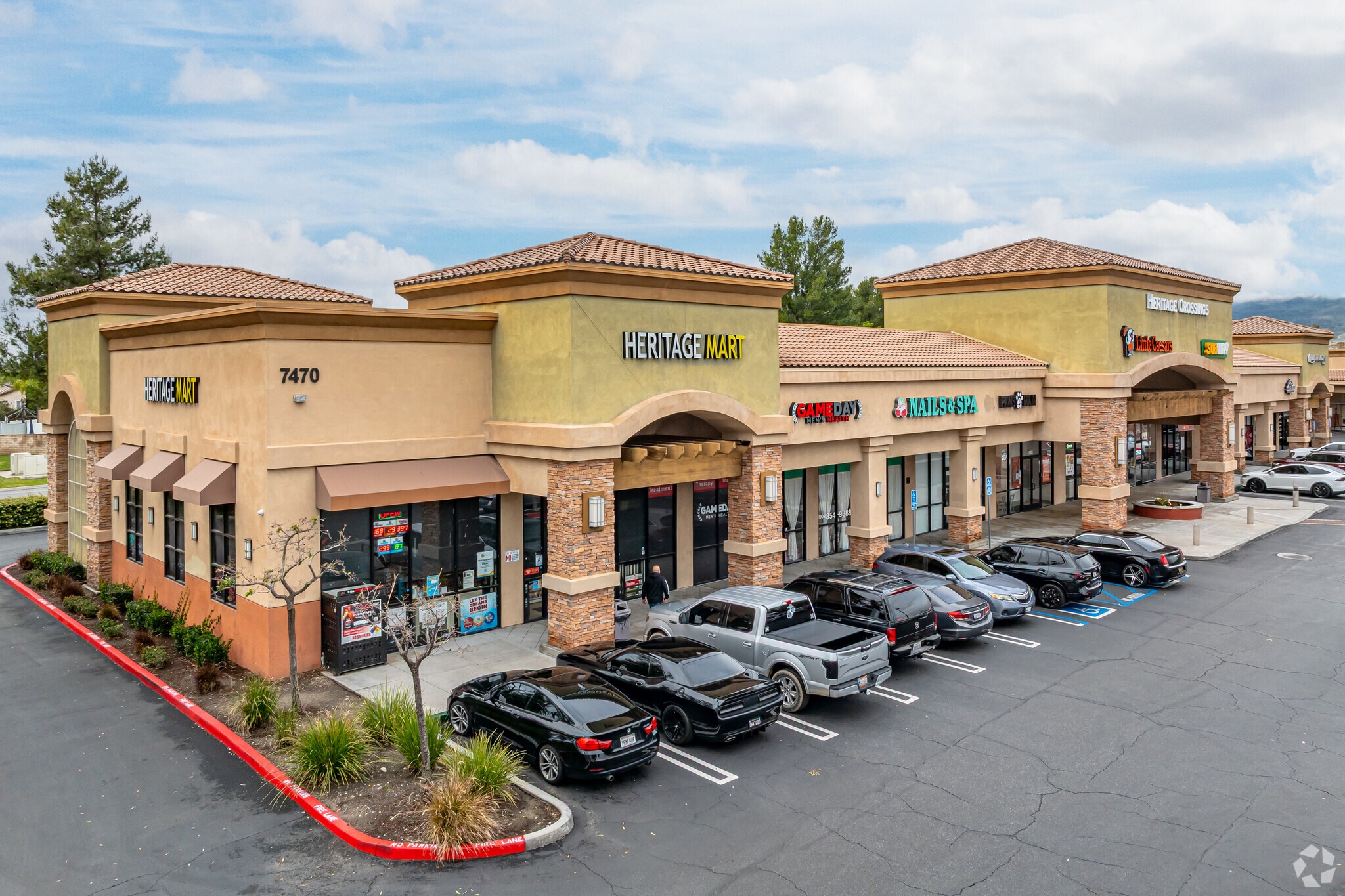 7470 Cherry Ave, Fontana, CA à louer Photo principale– Image 1 sur 5