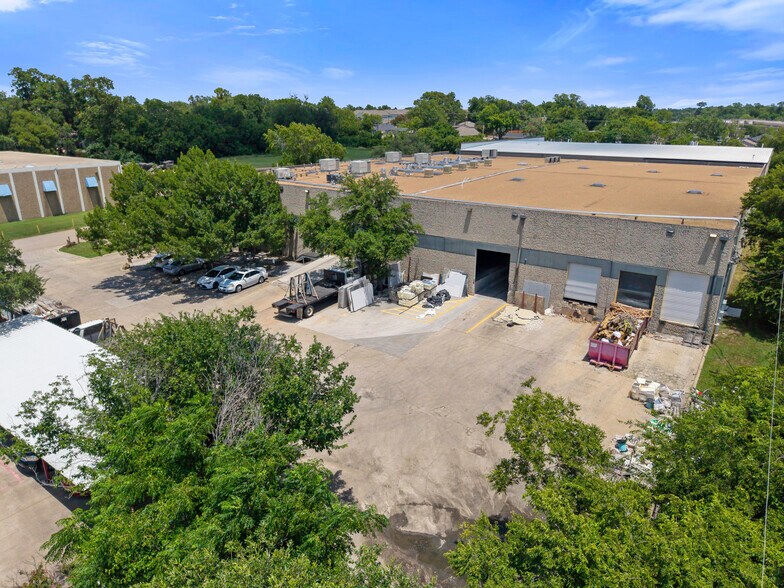 1408 Vinylex Dr, Carrollton, TX à louer - Photo de l’immeuble – Image 2 sur 8