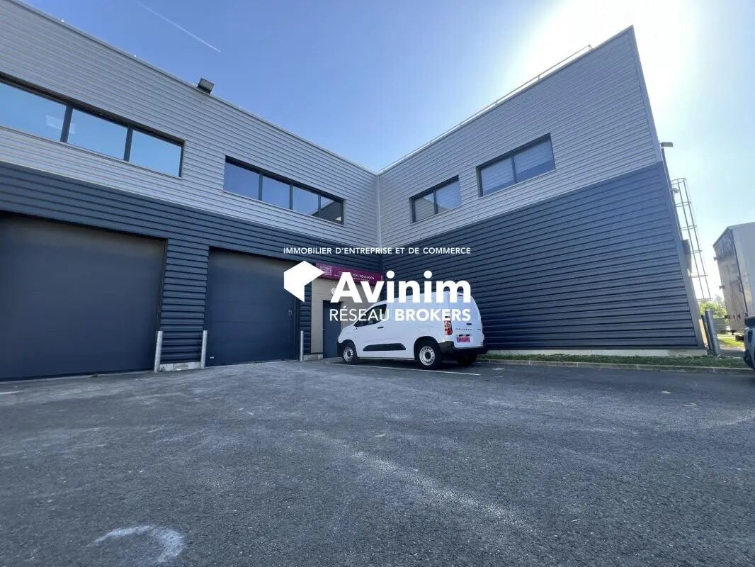 Industriel/Logistique dans Villejust à vendre Photo de l’immeuble– Image 1 sur 17