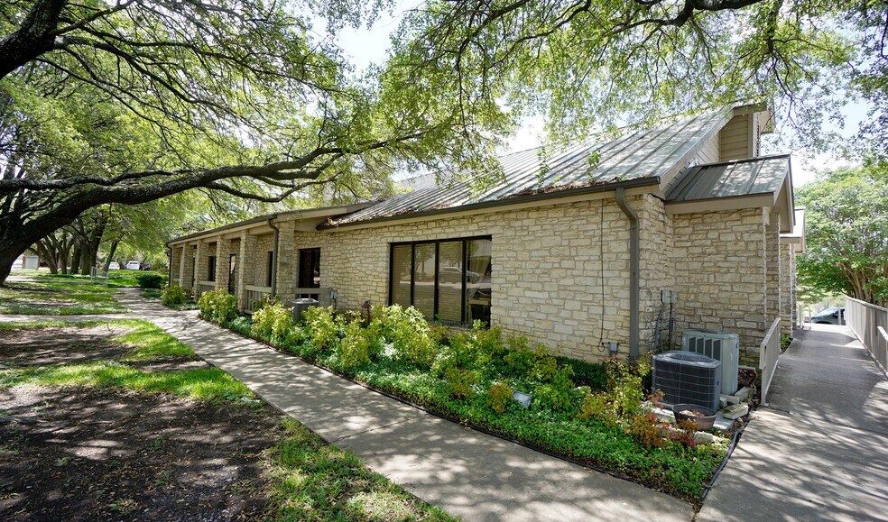 301 Hesters Crossing Rd, Round Rock, TX à louer - Photo de l’immeuble – Image 2 sur 3