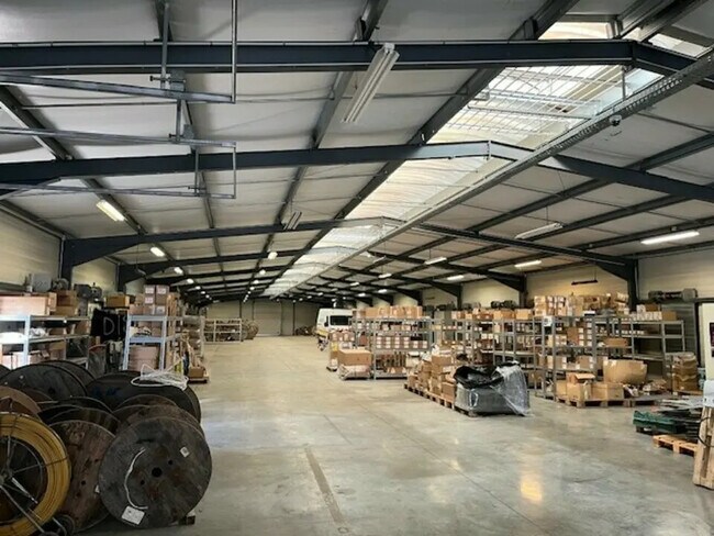 Plus de détails pour Local d'activités à louer