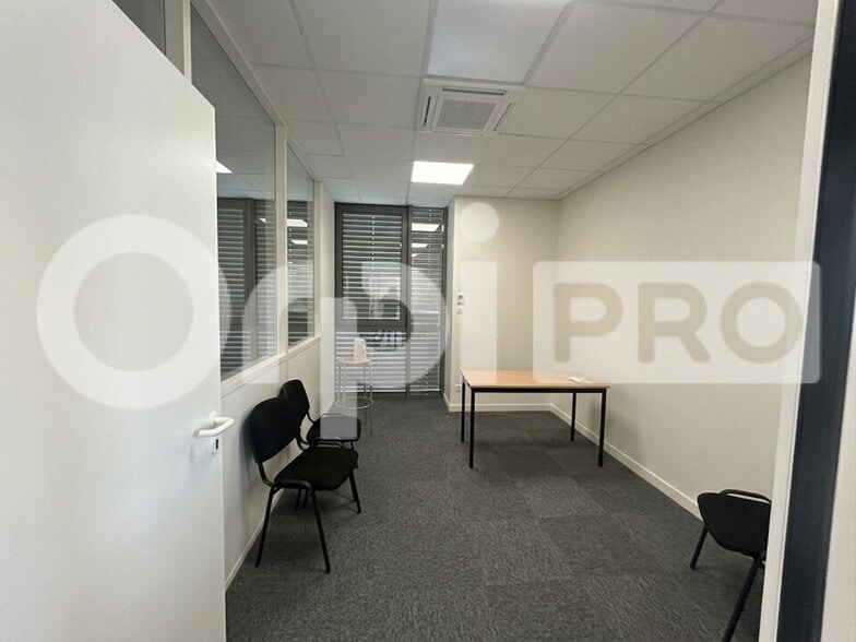Bureau dans Belleville En Beaujolais à vendre - Photo intérieure – Image 2 sur 12