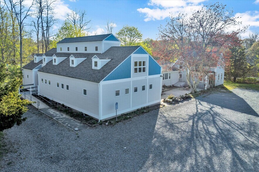 1049 Main St, West Barnstable, MA à vendre - Photo de l’immeuble – Image 2 sur 80