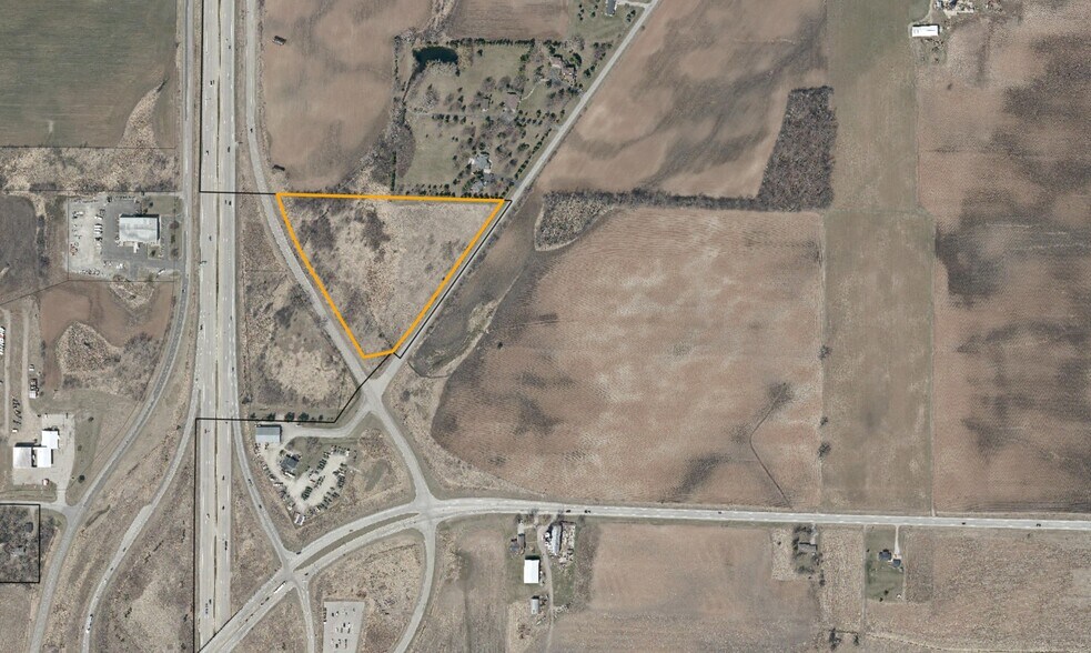 4400 Poberezny Rd, Oshkosh, WI à vendre - Photo principale – Image 1 sur 1