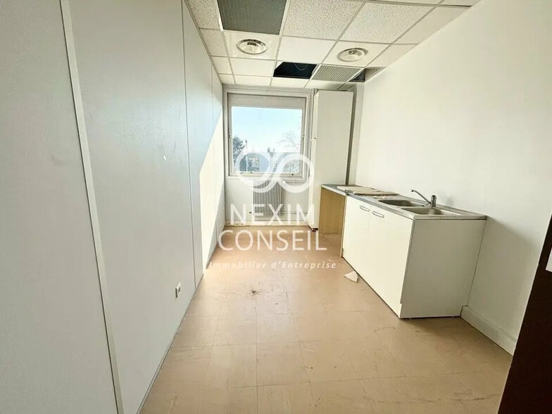 86 Avenue Louis Roche, Gennevilliers à louer - Photo de l’immeuble – Image 3 sur 12
