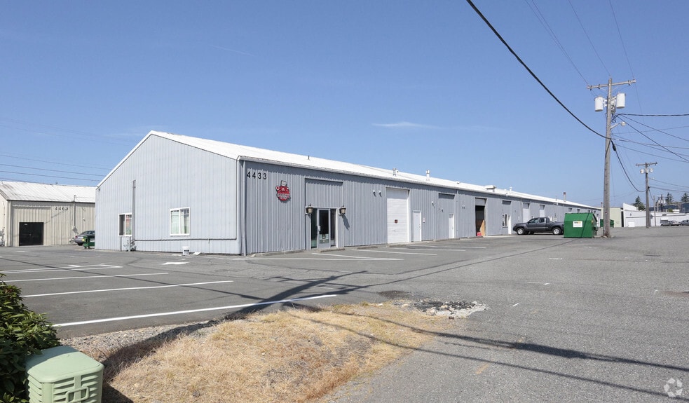 Hers Industrial Park portefeuille de 5 biens à vendre sur LoopNet.fr - Photo principale – Image 2 sur 4