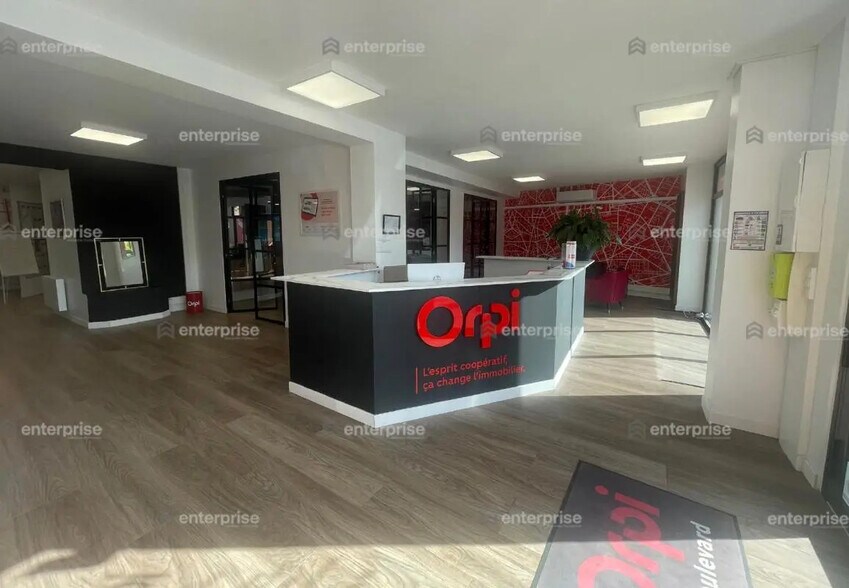 Local commercial dans Saint-Quentin à louer - Photo de l’immeuble – Image 3 sur 5