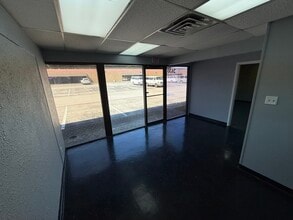 2601-2621 Aero Dr, Grand Prairie, TX à louer Photo intérieure– Image 2 sur 6