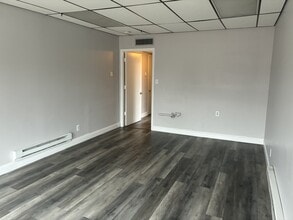 536 Lincoln St, Worcester, MA à louer Photo intérieure– Image 2 sur 2