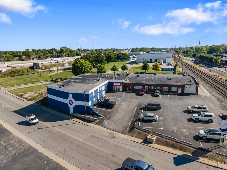 1417 Commerce Ave, Indianapolis, IN à louer - Photo de l’immeuble – Image 1 sur 15