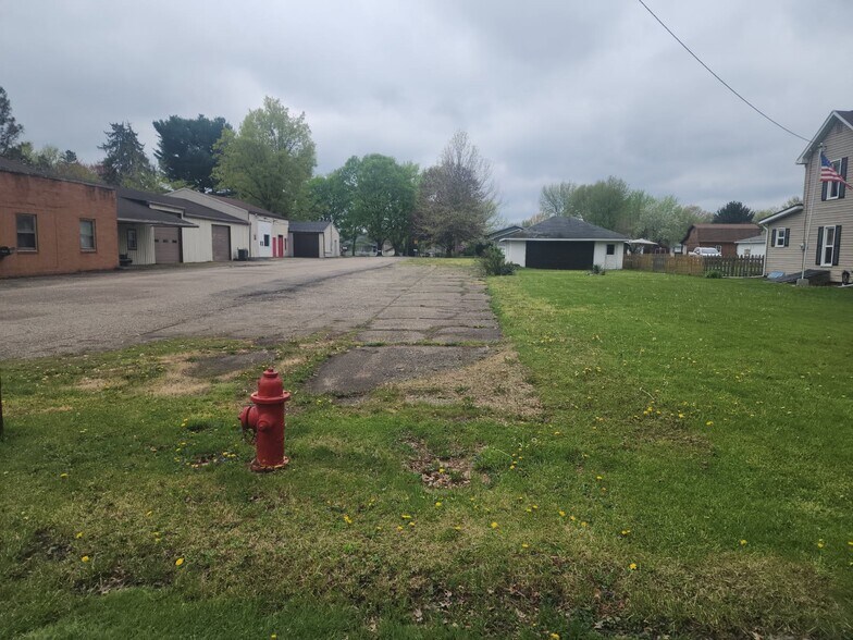 1760 Brightwood Rd SE, New Philadelphia, OH à vendre - Photo de l’immeuble – Image 3 sur 8