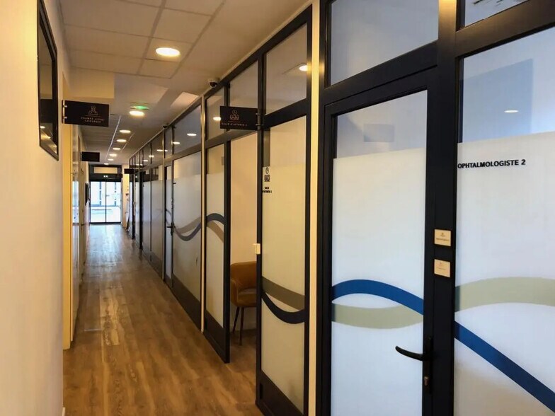 Local commercial dans Paris à louer - Photo de l’immeuble – Image 1 sur 4