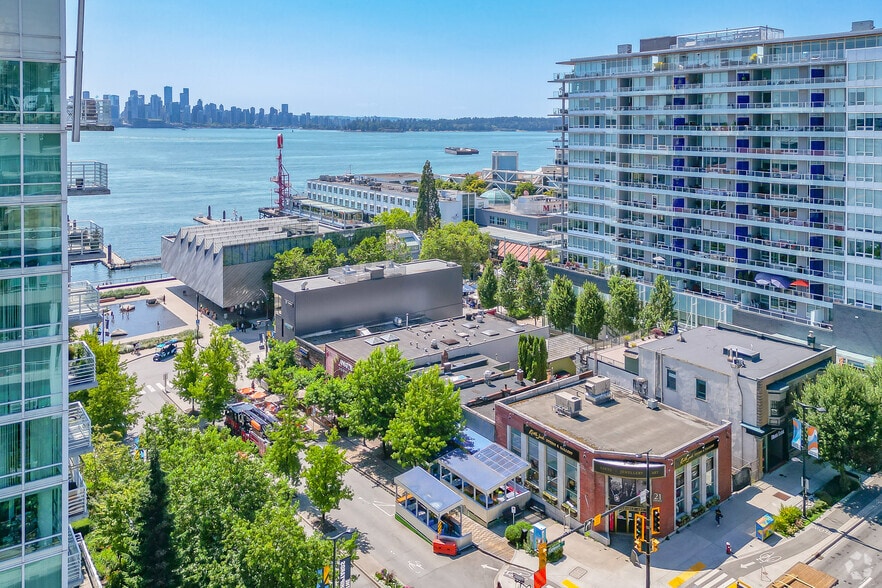 13 Lonsdale Ave, North Vancouver, BC à louer - Aérien – Image 2 sur 2