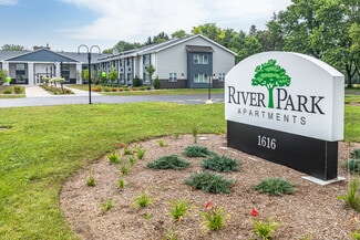 Plus de détails pour 1616 W Bender Rd, Glendale, WI - Logement à vendre