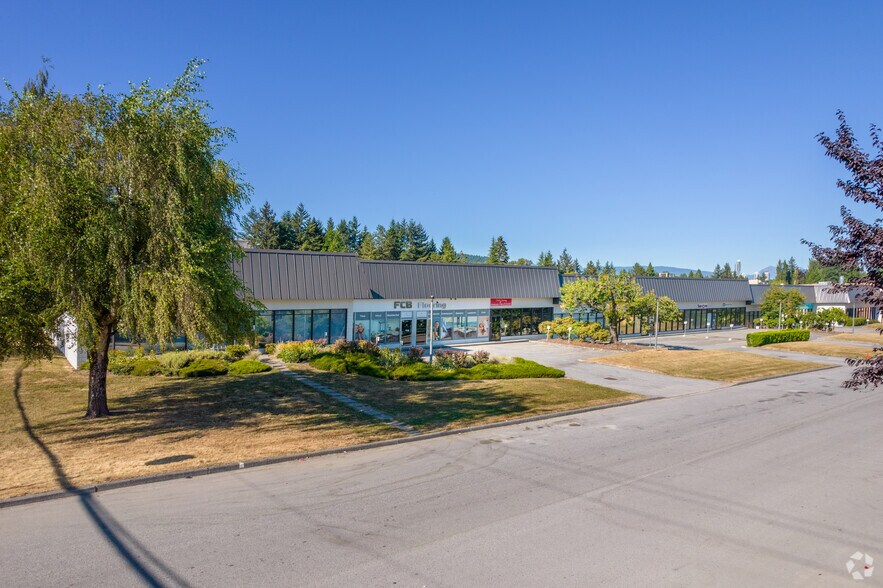 4173-4199 McConnell Dr, Burnaby, BC à louer - Photo de l’immeuble – Image 1 sur 11