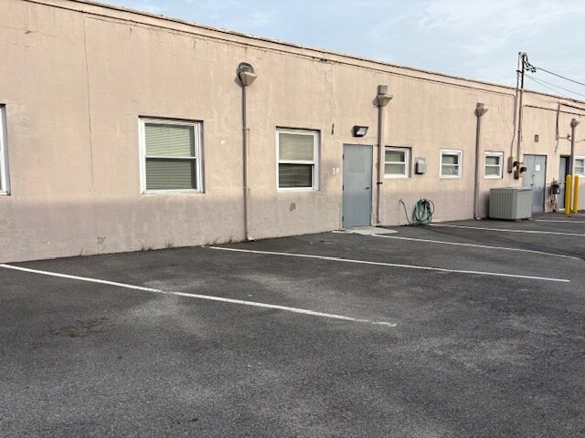 40 Burlews Ct, Hackensack, NJ à vendre - Photo de l’immeuble – Image 3 sur 4