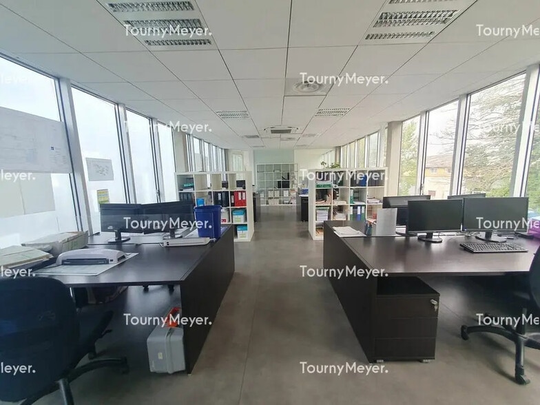 Industriel/Logistique dans Le Haillan à louer - Photo de l’immeuble – Image 2 sur 7