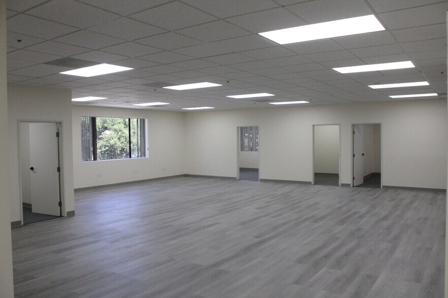 123 Hodencamp Rd, Thousand Oaks, CA à louer - Photo intérieure – Image 3 sur 5