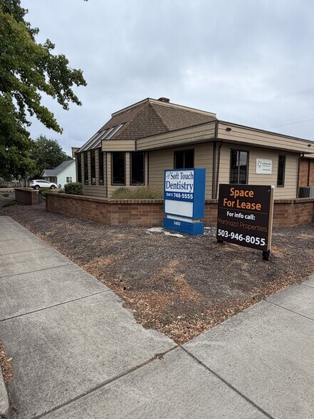 1403 F St, Springfield, OR à louer - Photo de l’immeuble – Image 3 sur 12