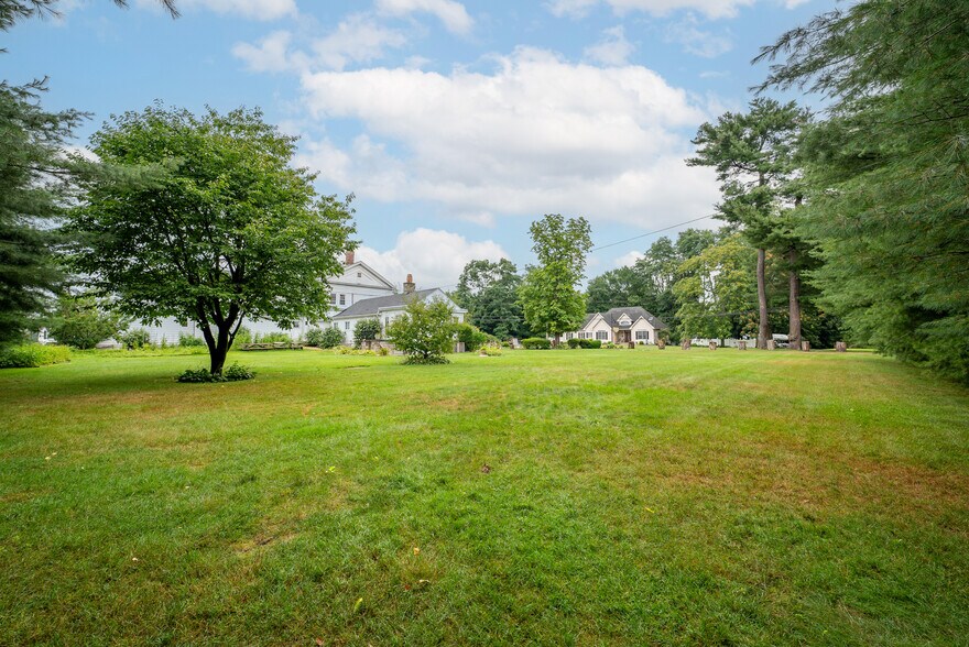 135 Cooper St, Agawam, MA à louer - Photo de l’immeuble – Image 3 sur 65