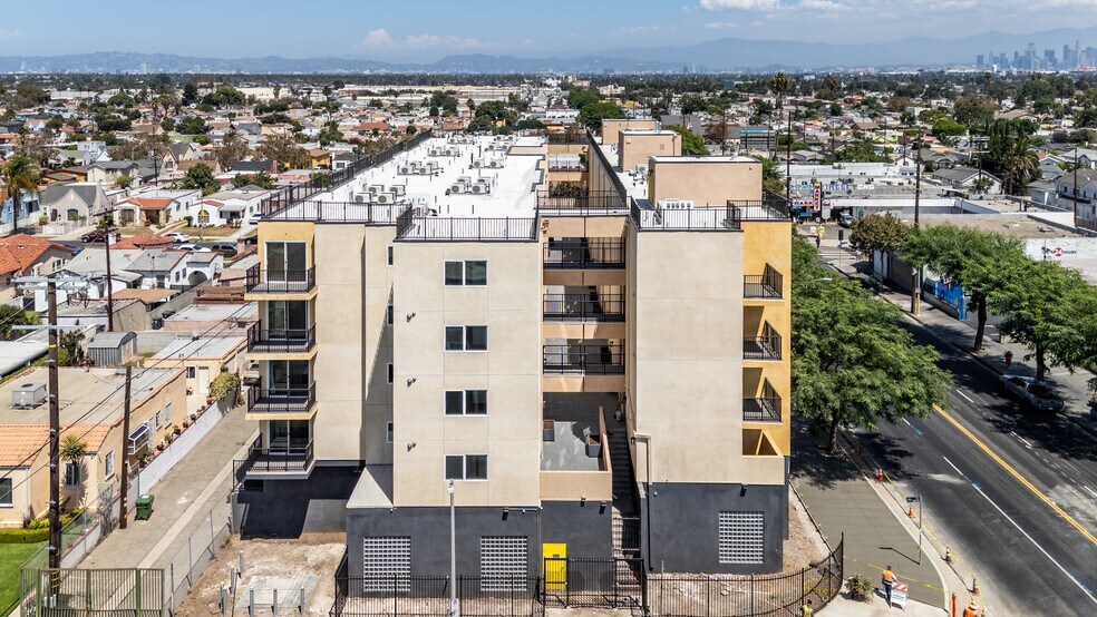 6901 S Western Ave, Los Angeles, CA à vendre - Photo de l’immeuble – Image 3 sur 49