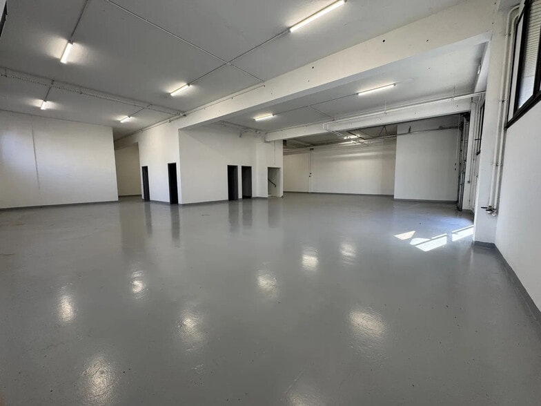 Local d’activités dans Nanterre à louer - Photo de l’immeuble – Image 3 sur 10