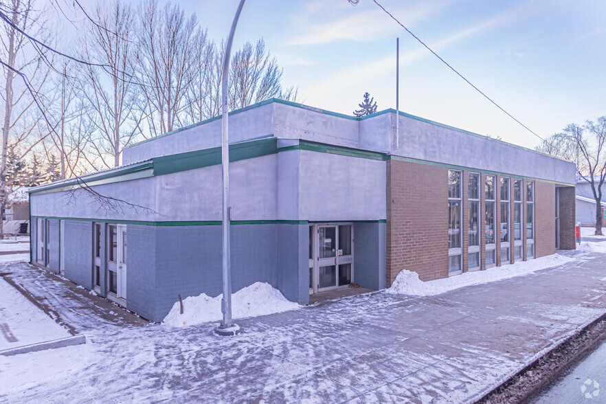 11939 129 Av NW, Edmonton, AB à vendre - Photo de l’immeuble – Image 2 sur 7