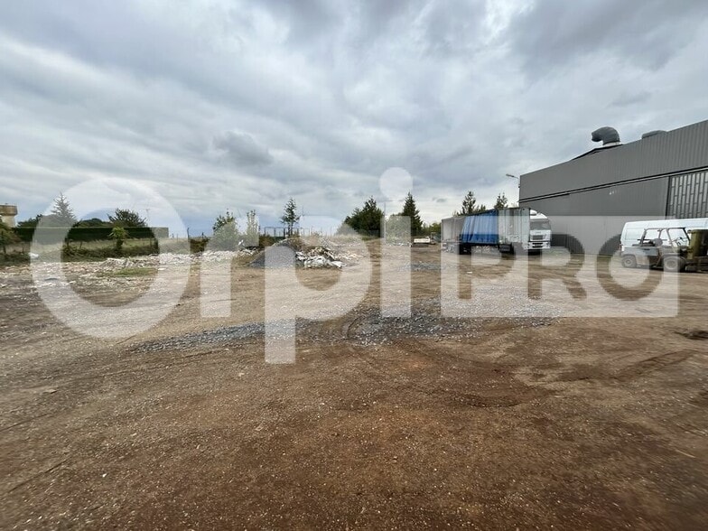 Local d'activités dans Breteuil à vendre - Photo de l’immeuble – Image 2 sur 7