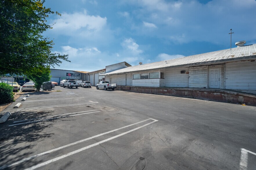 13661 Calimesa Blvd, Yucaipa, CA à louer - Photo de l’immeuble – Image 3 sur 12