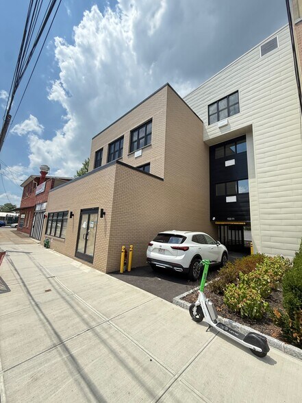 15007 41st Ave, Flushing, NY à louer - Photo principale – Image 1 sur 7