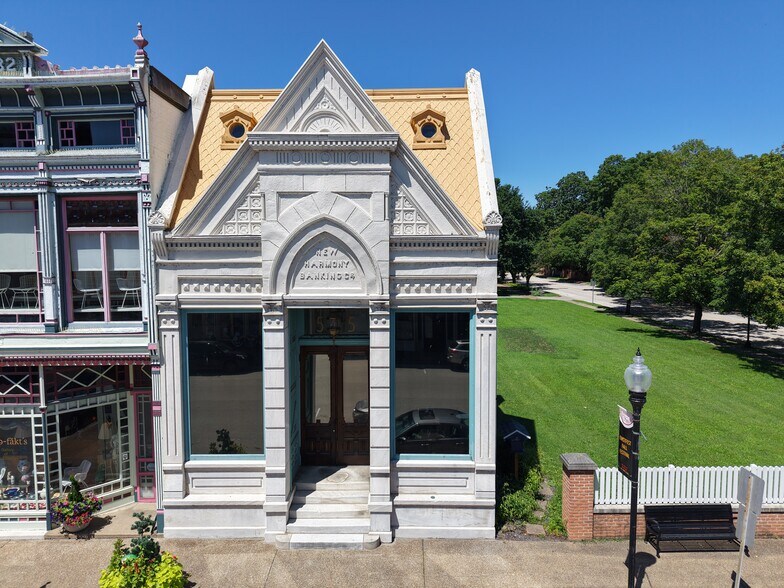 505 Main St, New Harmony, IN à vendre - Photo principale – Image 1 sur 10