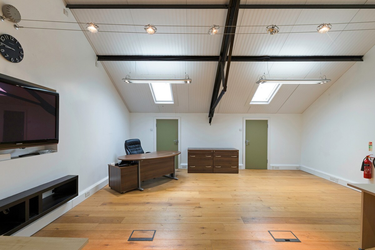 Riverside Rd, Londres, LND SW17 0BA - Lot 32 & 33 - - Photo intérieure - Image 1 of 4