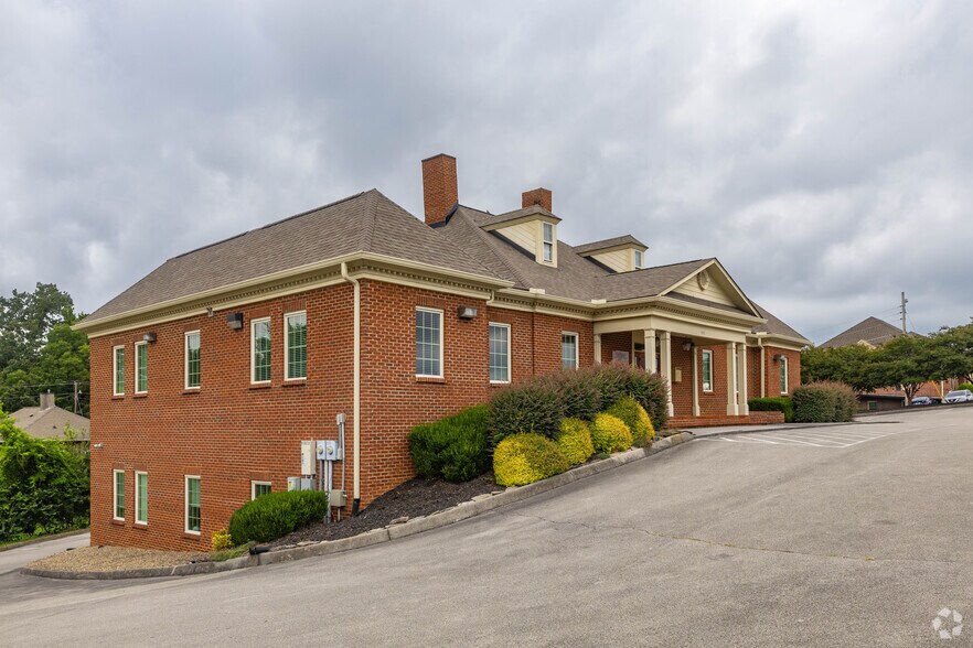 535 W Lamar Alexander Pky, Maryville, TN à louer - Photo de l’immeuble – Image 2 sur 2