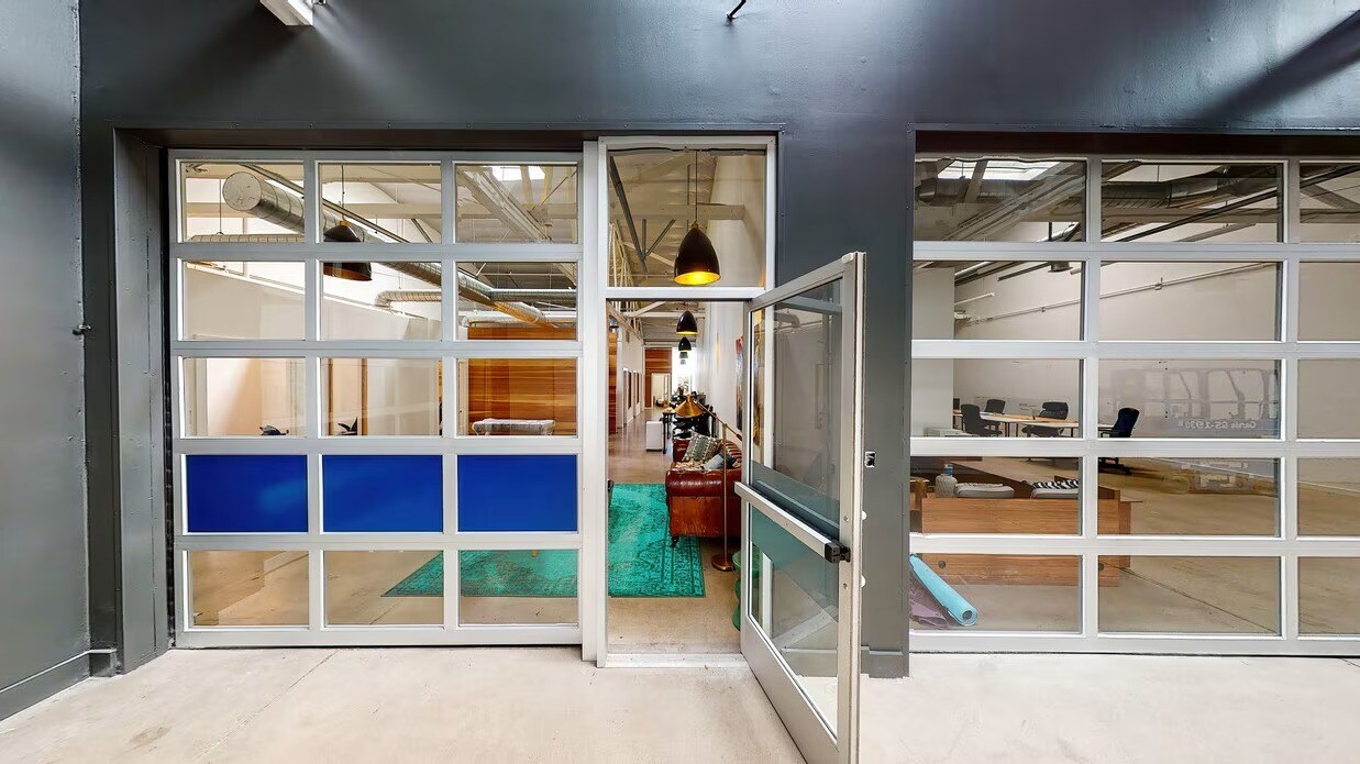 3615-3623 Eastham Dr, Culver City, CA à louer Photo de l’immeuble– Image 1 sur 4