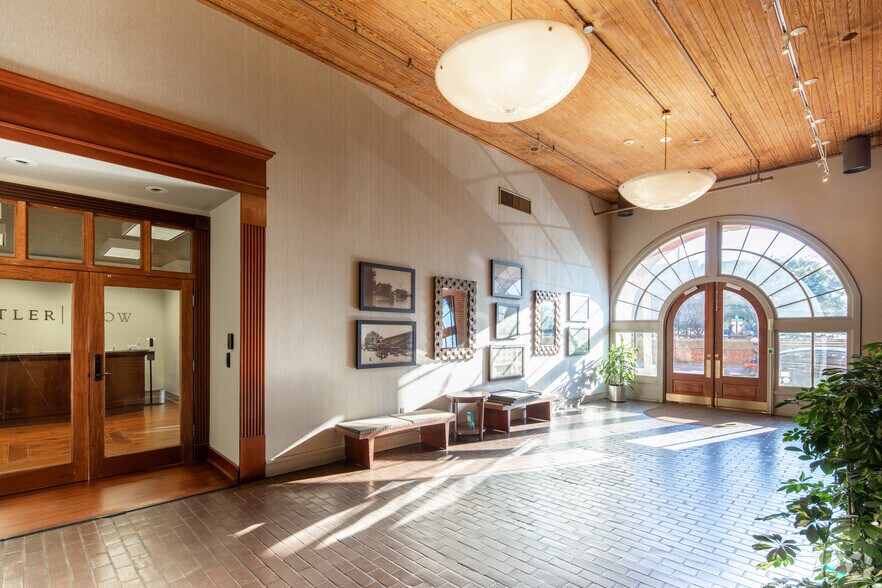 260 Commerce St, Montgomery, AL à vendre - Hall d’entrée – Image 2 sur 34