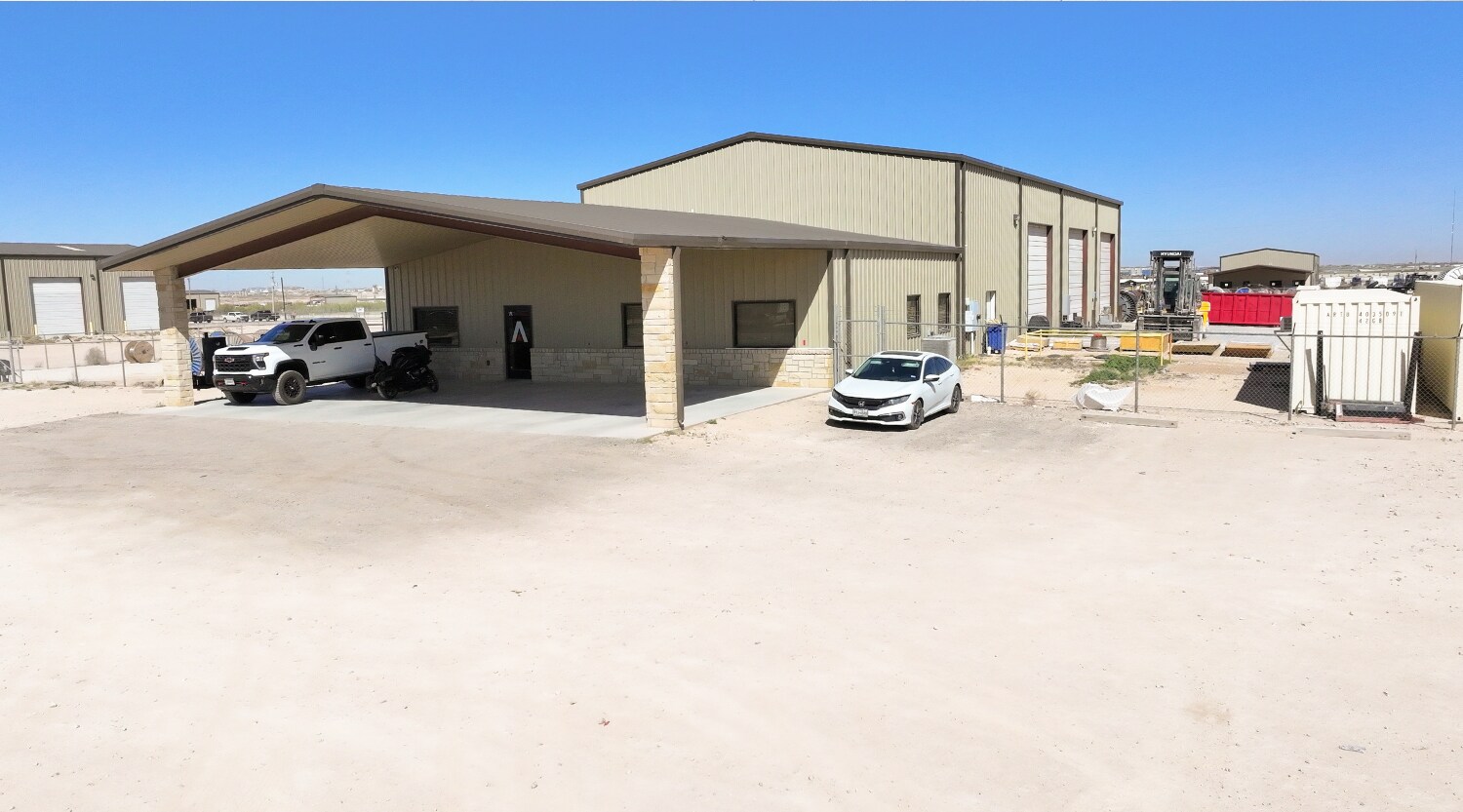 1403 E County Road 120, Midland, TX à louer Photo de l’immeuble– Image 1 sur 37