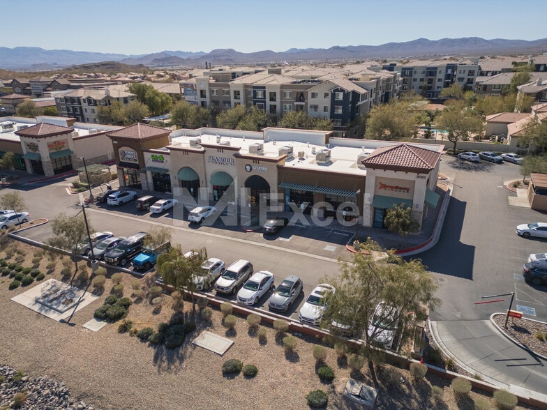 8085 Blue Diamond Rd, Las Vegas, NV à louer - Photo de l’immeuble – Image 2 sur 4