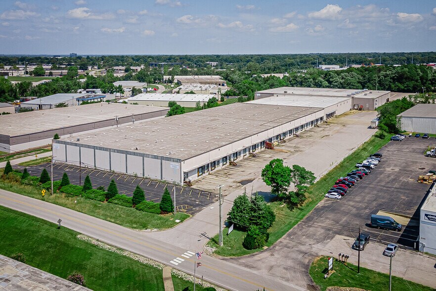 10401 Bunsen Way, Louisville, KY à louer - Photo de l’immeuble – Image 2 sur 7