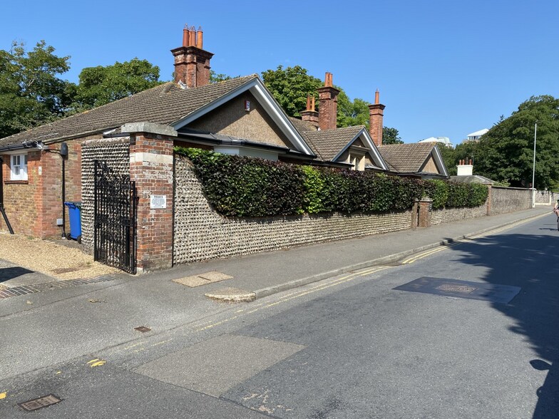 29 Compton Place Rd, Eastbourne à louer - Photo de l’immeuble – Image 3 sur 16