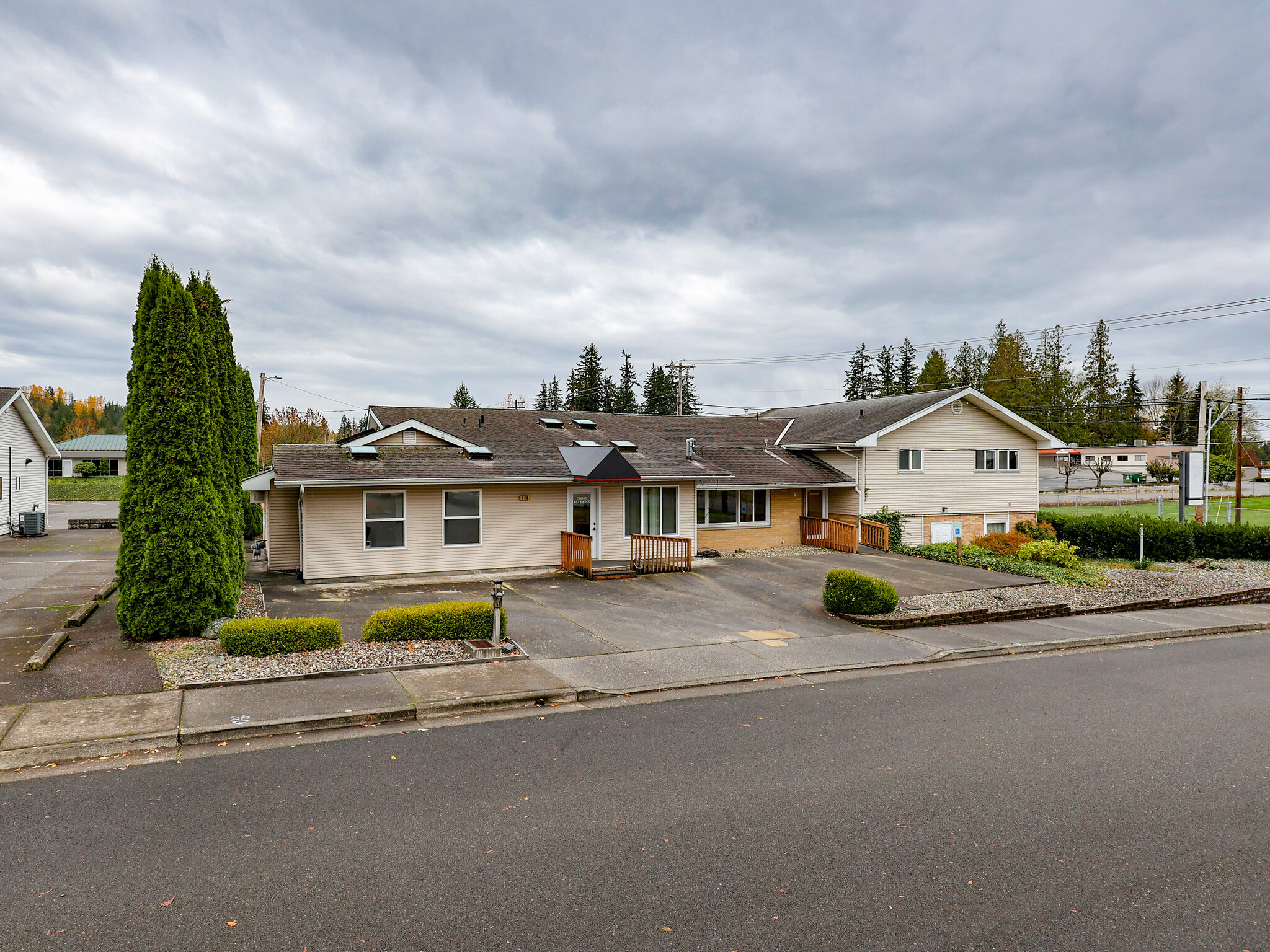 902 E Maple St, Arlington, WA à vendre Photo de l’immeuble– Image 1 sur 48