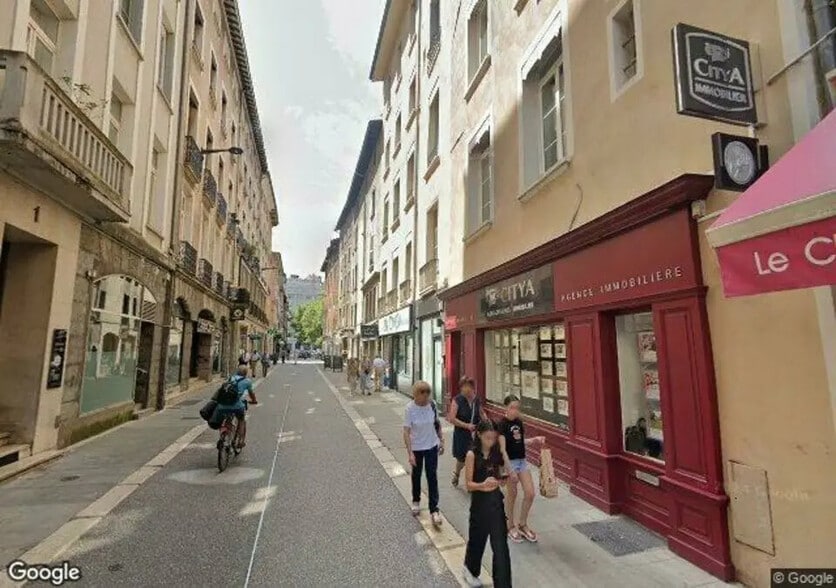 Local commercial dans Grenoble à louer - Photo de l’immeuble – Image 1 sur 2