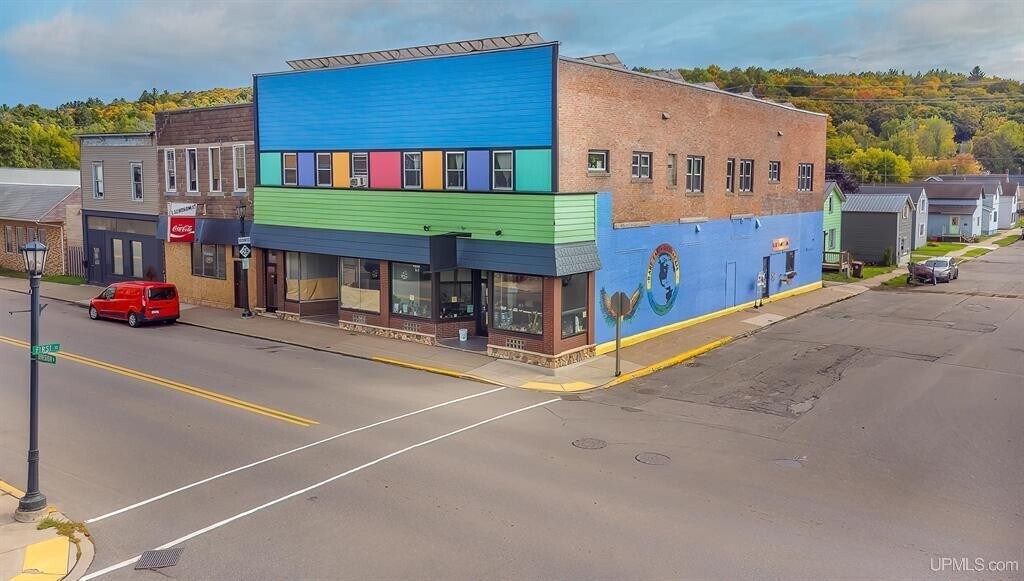 200-206 E Division St, Ishpeming, MI à vendre Photo de l’immeuble– Image 1 sur 17