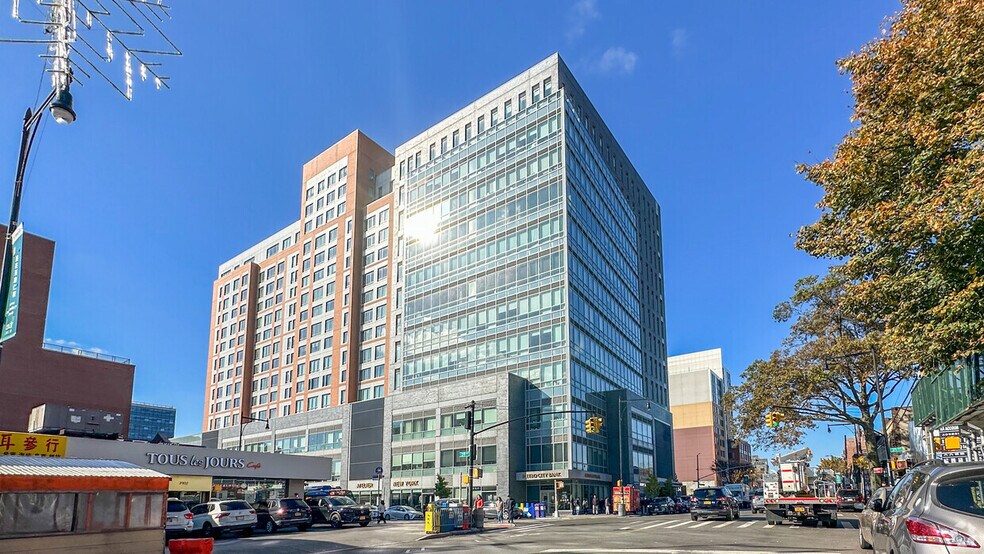 38-08 Union St, Flushing, NY à louer - Photo de l’immeuble – Image 2 sur 11