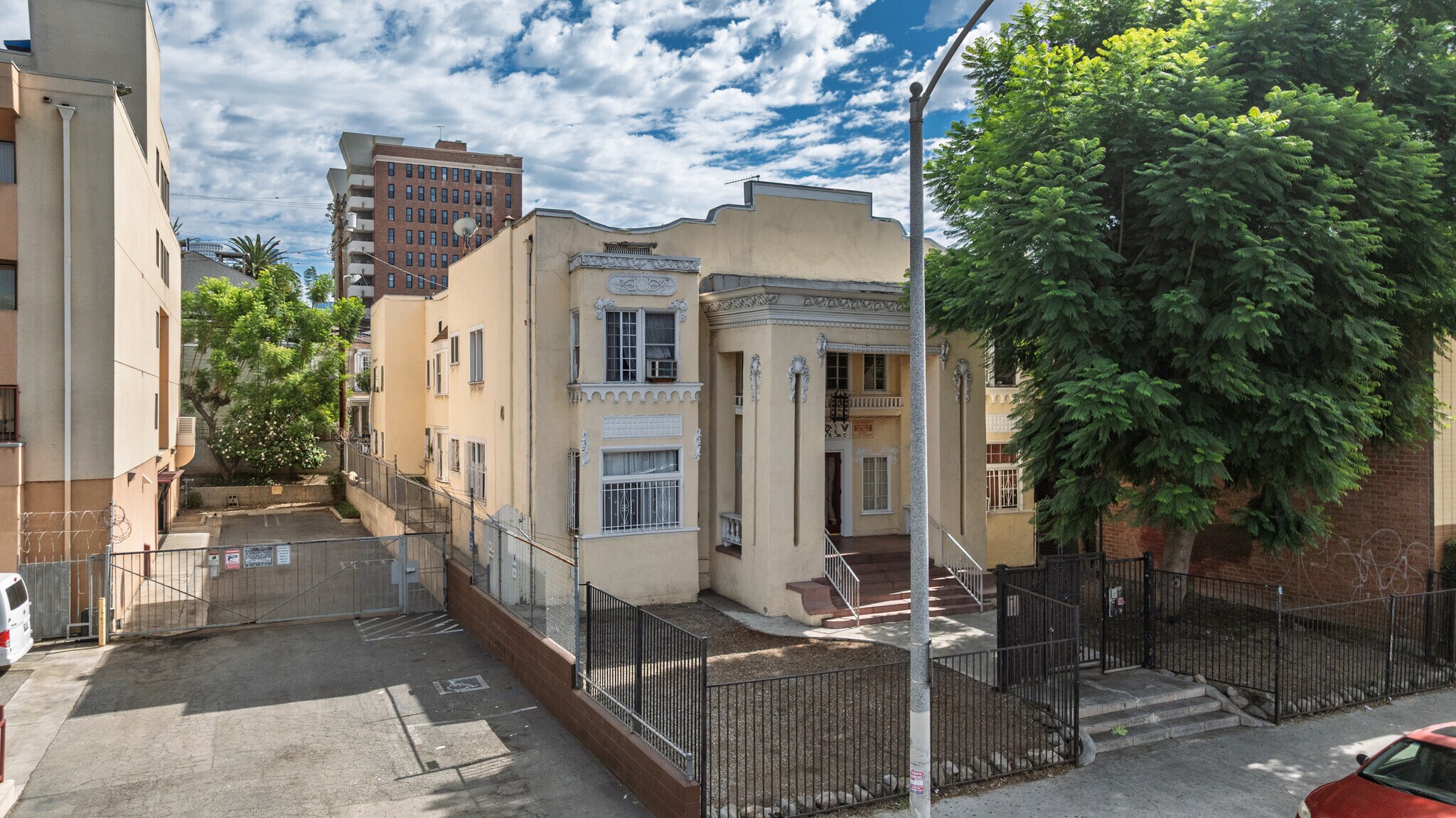 746 S Bonnie Brae St, Los Angeles, CA à vendre Photo de l’immeuble– Image 1 sur 11